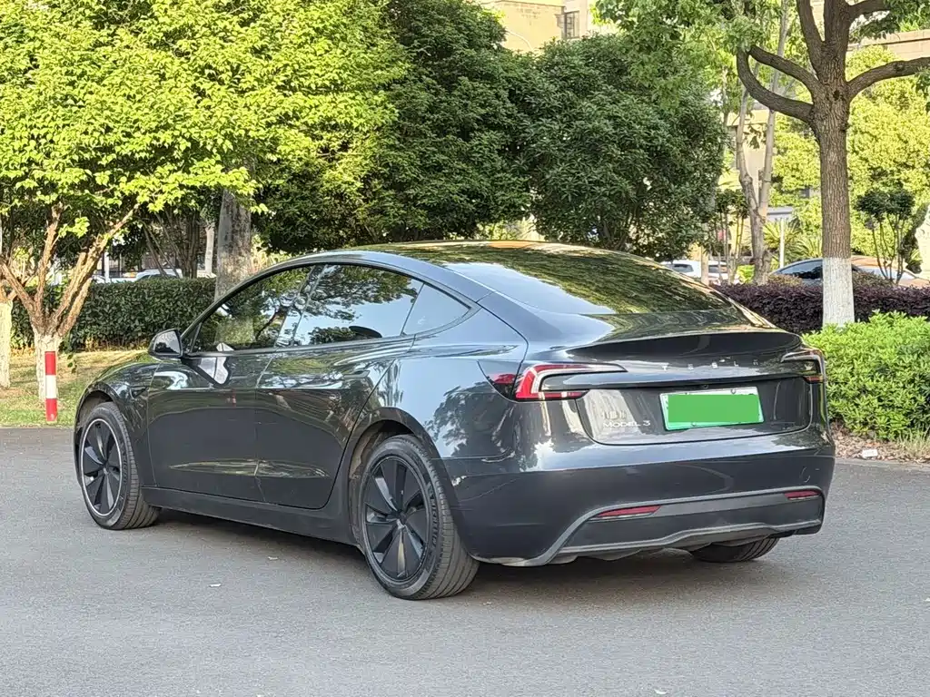 Tesla Model 3 2025 — фото 19
