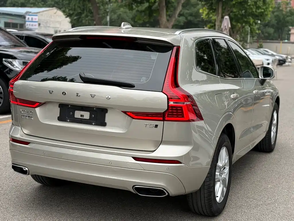 Volvo XC60 2018 — фото 16