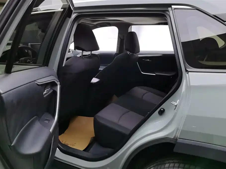Toyota RAV4 2020 — фото 11
