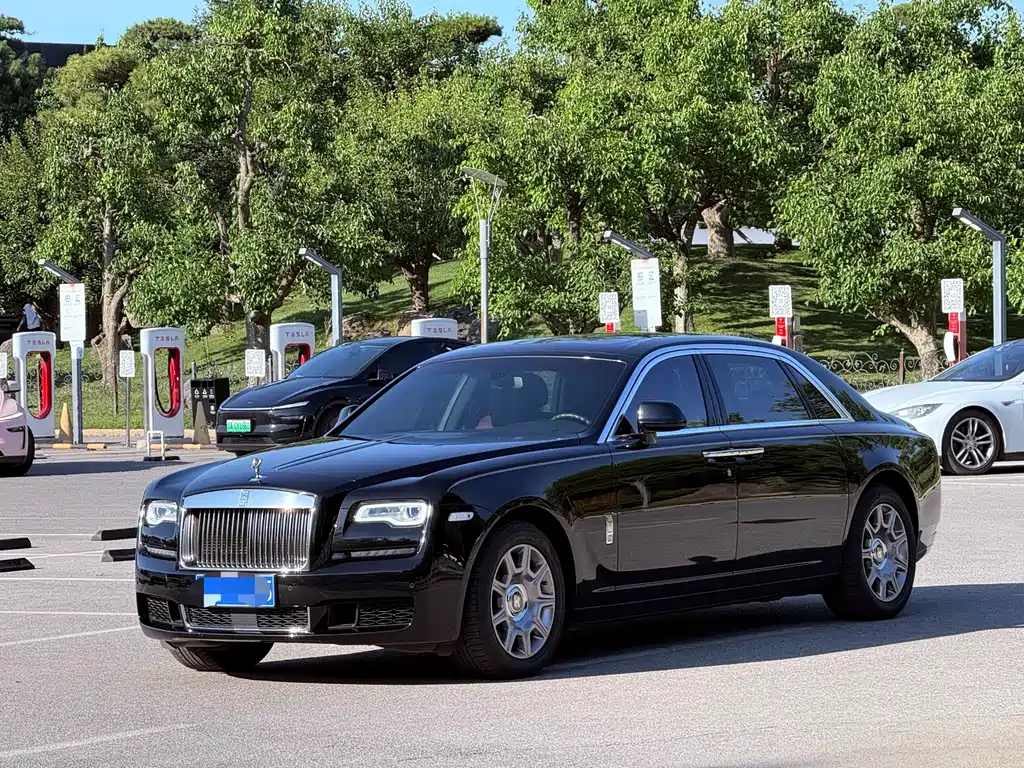 Rolls-Royce Ghost 2018 — фото 1