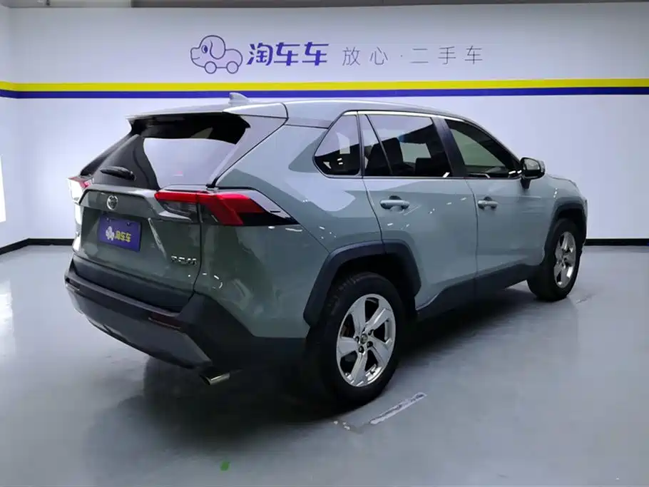 Toyota RAV4 2020 — фото 3
