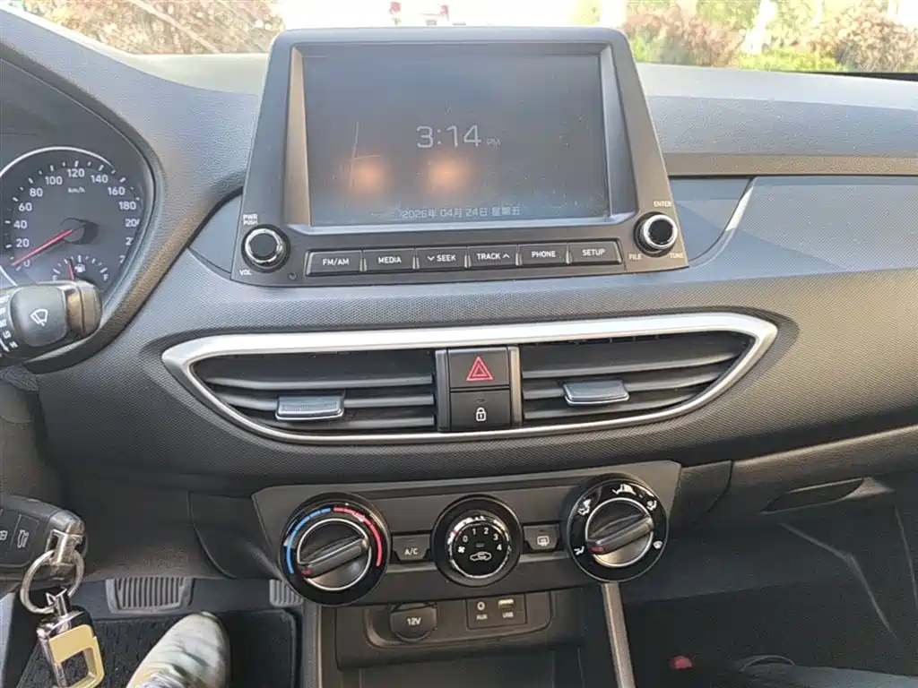 Hyundai Elantra 2018 — фото 13