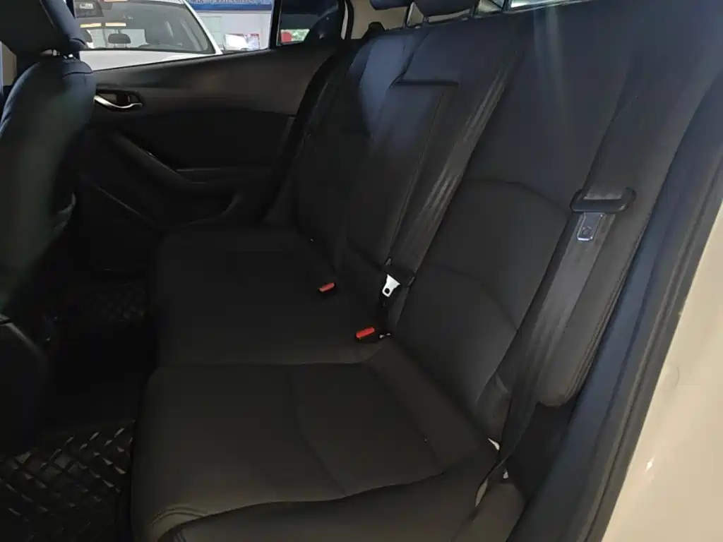 Mazda 3 Axela 2017 — фото 17