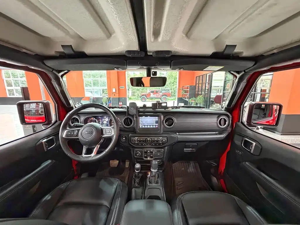 Jeep Wrangler 2020 — фото 27