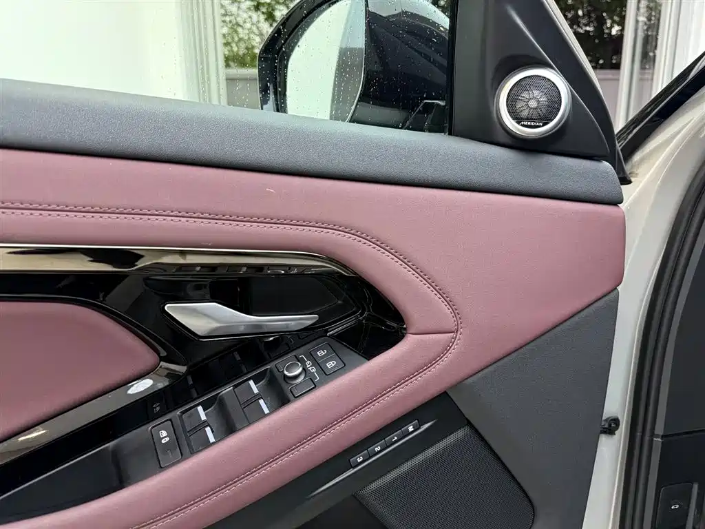 Land Rover Evoque 2024 — фото 12