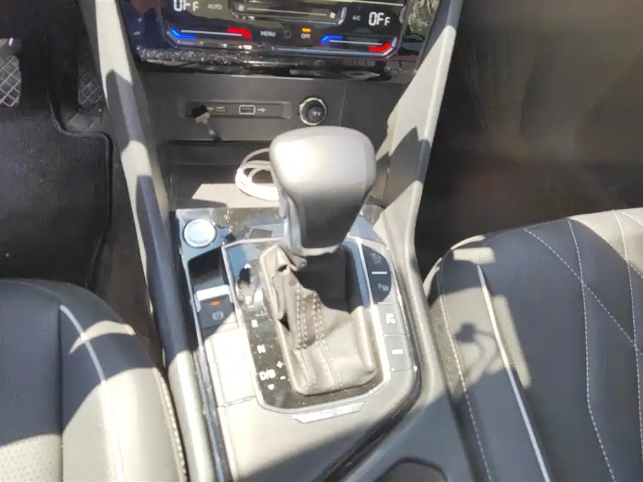 Volkswagen Tiguan L PHEV 2023 — фото 16