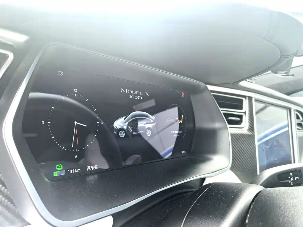 Tesla Model X 2018 — фото 17