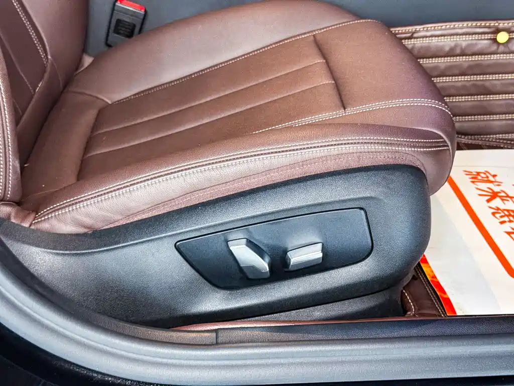 BMW 5 Series 2019 — фото 12