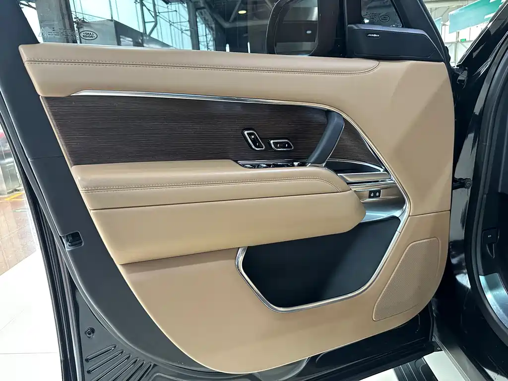 Land Rover Range Rover 2023 — фото 12