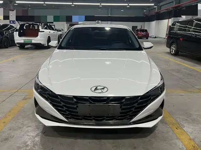 Hyundai Elantra 2023 — фото 2