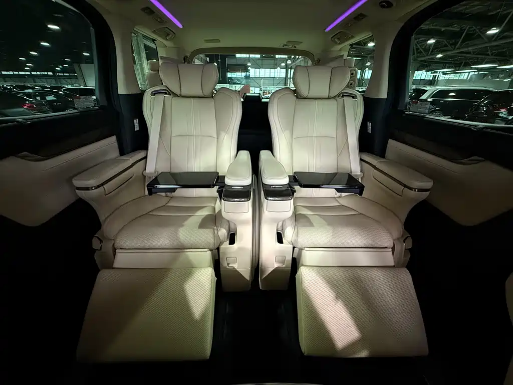 Toyota Vellfire 2022 — фото 13