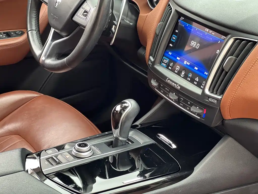 Maserati Levante 2018 — фото 13