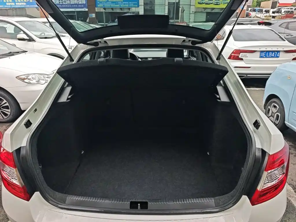 Skoda Octavia 2016 — фото 19