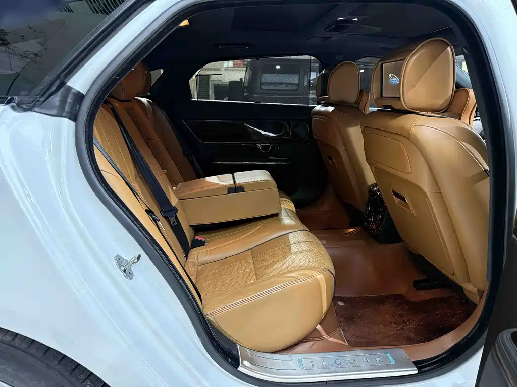 Jaguar XJ 2014 — фото 14