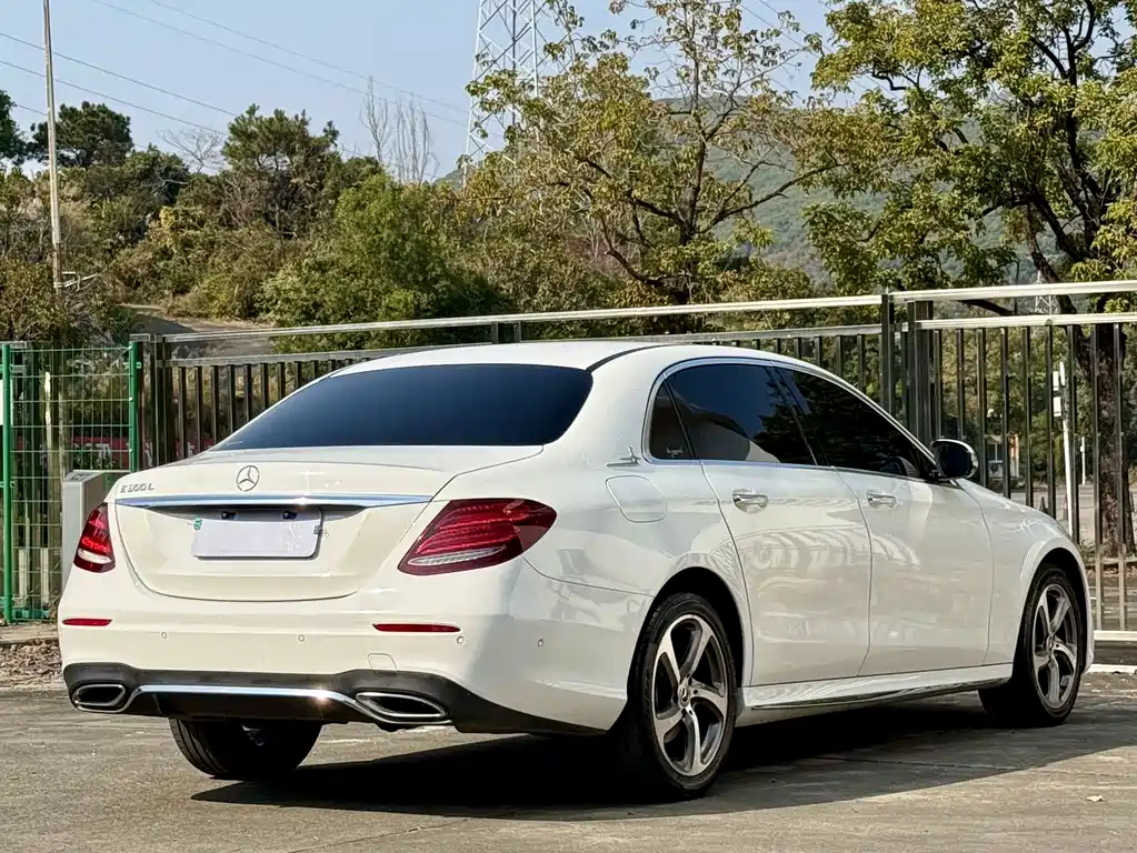 Mercedes-Benz E-Class 2018 — фото 13