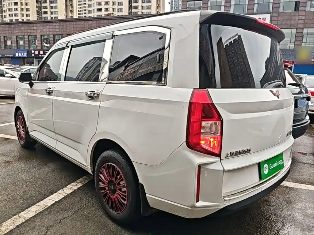 Wuling Hongguang PLUS 2022