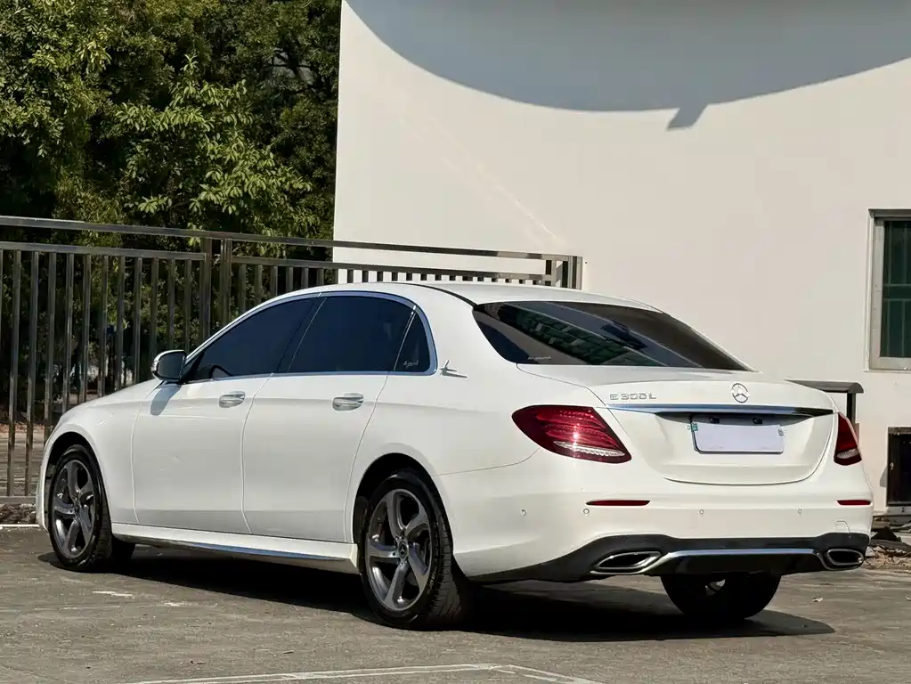 Mercedes-Benz E-Class 2018 — фото 14