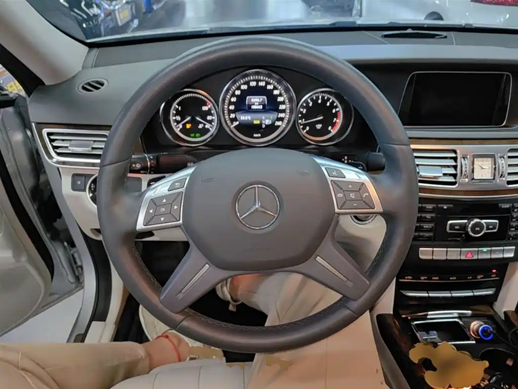 Mercedes-Benz E-Class 2014 — фото 11
