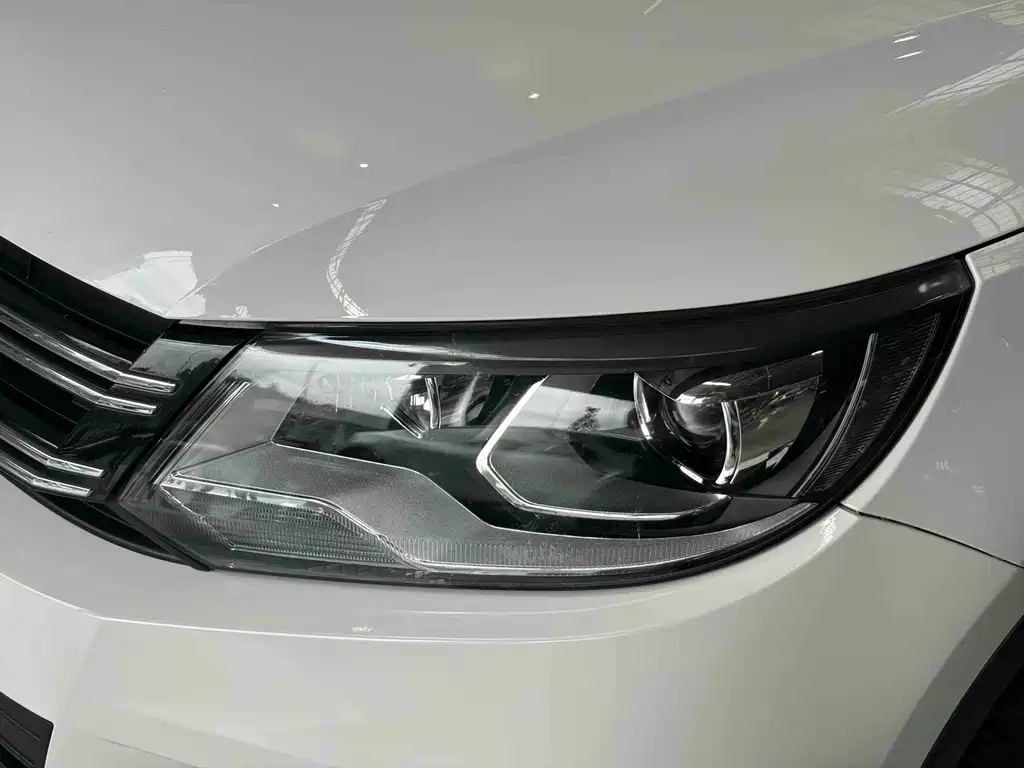 Volkswagen Tiguan 2016 — фото 12