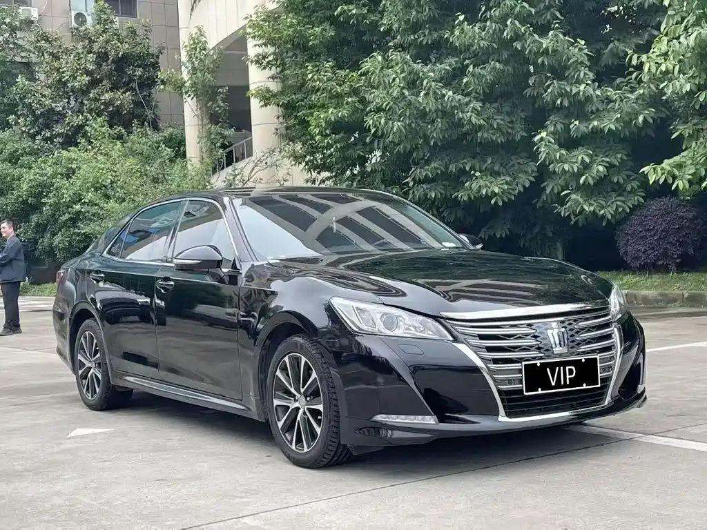 Toyota Crown 2018 — фото 3