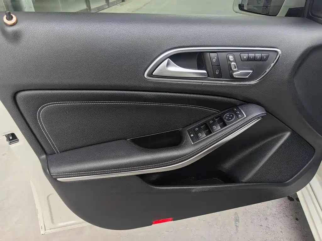 Mercedes-Benz A-Class 2017 — фото 11