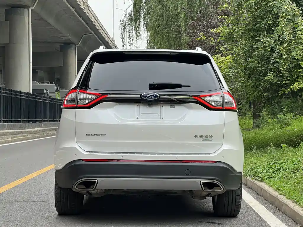 Ford Edge 2017 — фото 10