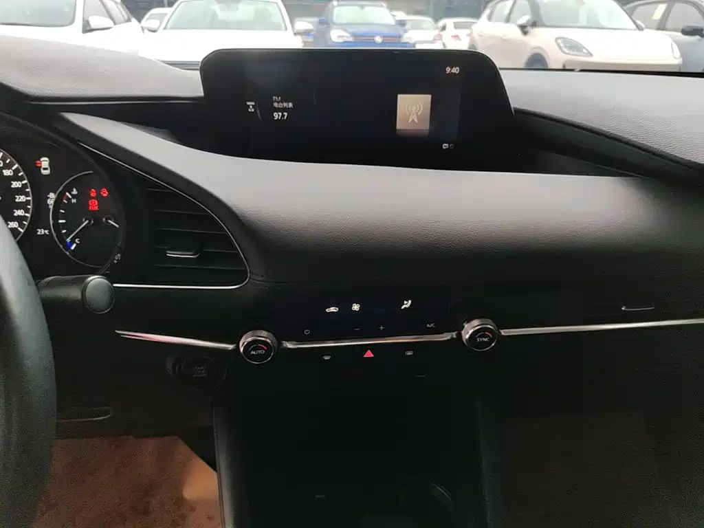 Mazda 3 Axela 2019 — фото 13