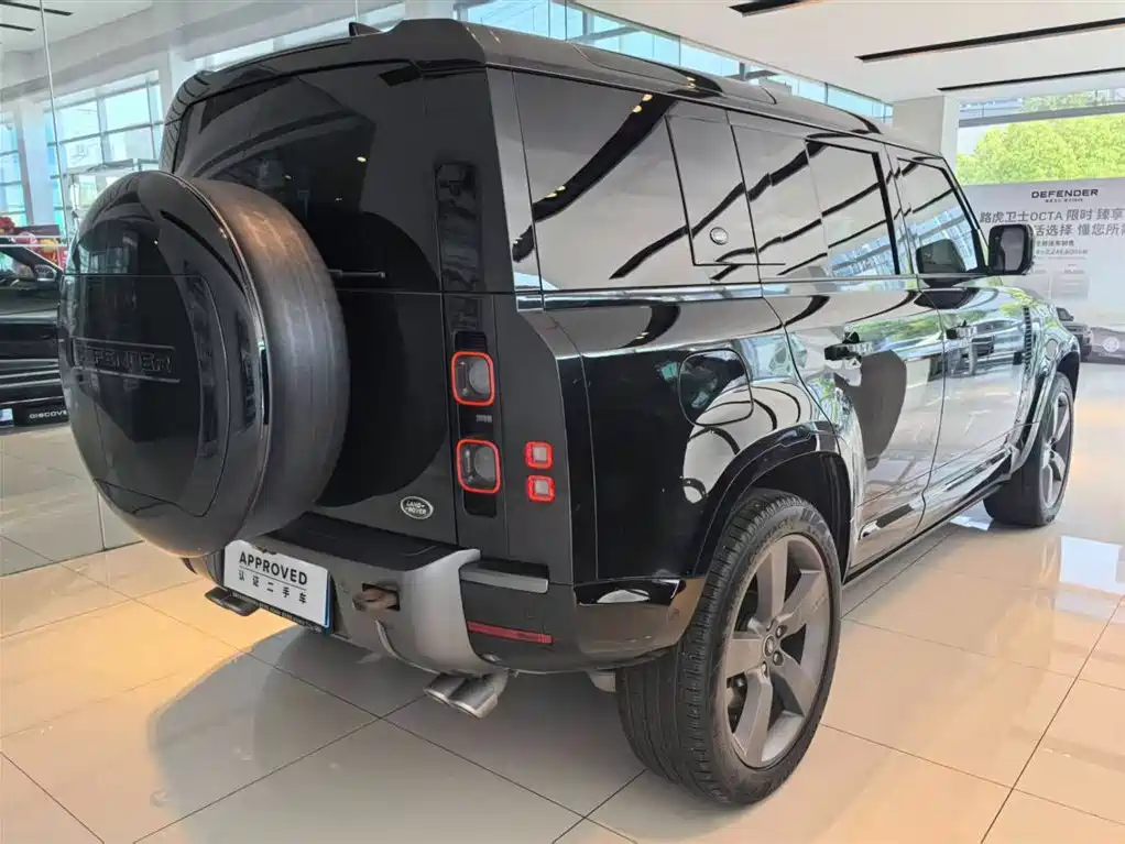 Land Rover Defender 2023 — фото 6