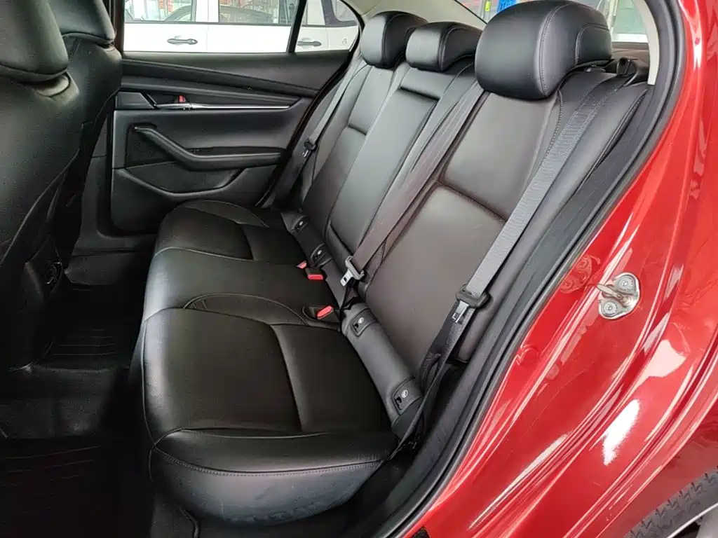 Mazda 3 Axela 2019 — фото 17
