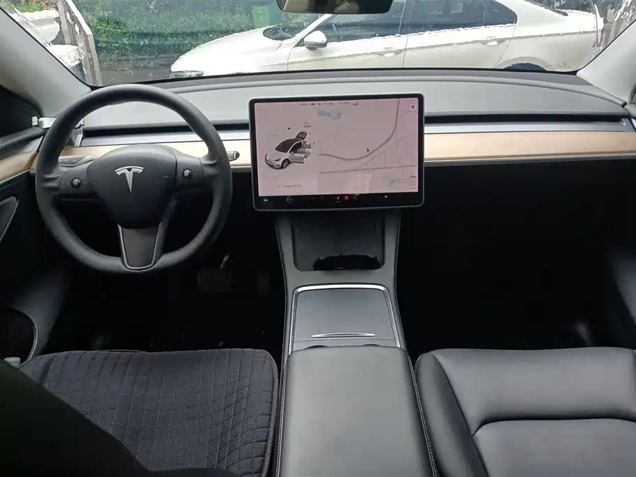 Tesla Model Y 2021 — фото 12