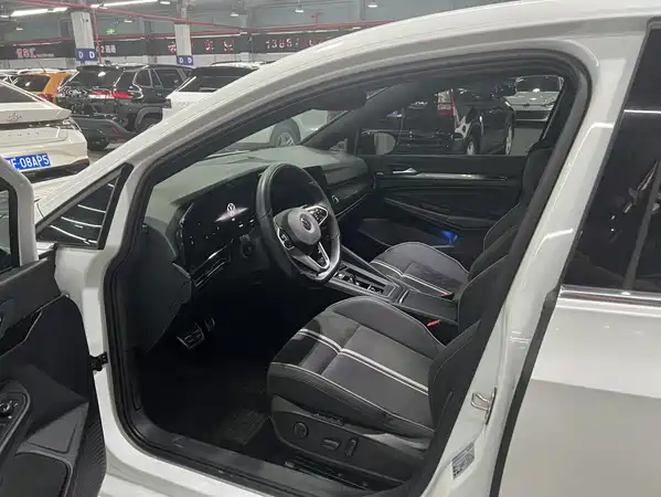 Volkswagen Golf 2021
