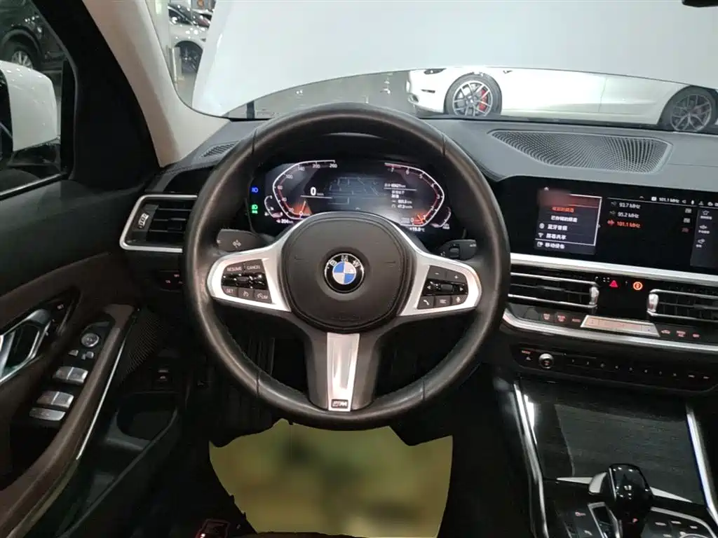 BMW 3 Series 2022 — фото 11