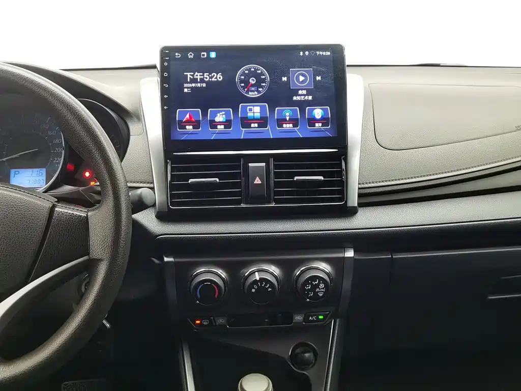 Toyota Yaris L 2016 — фото 12