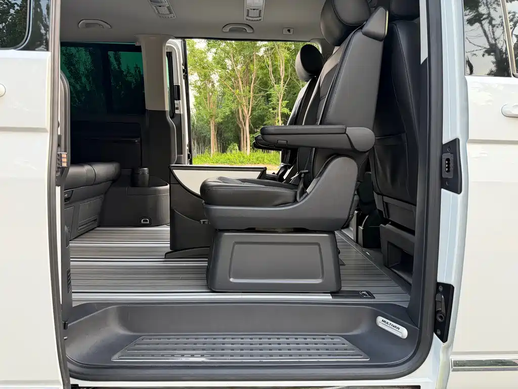 Volkswagen Multivan 2019 — фото 24
