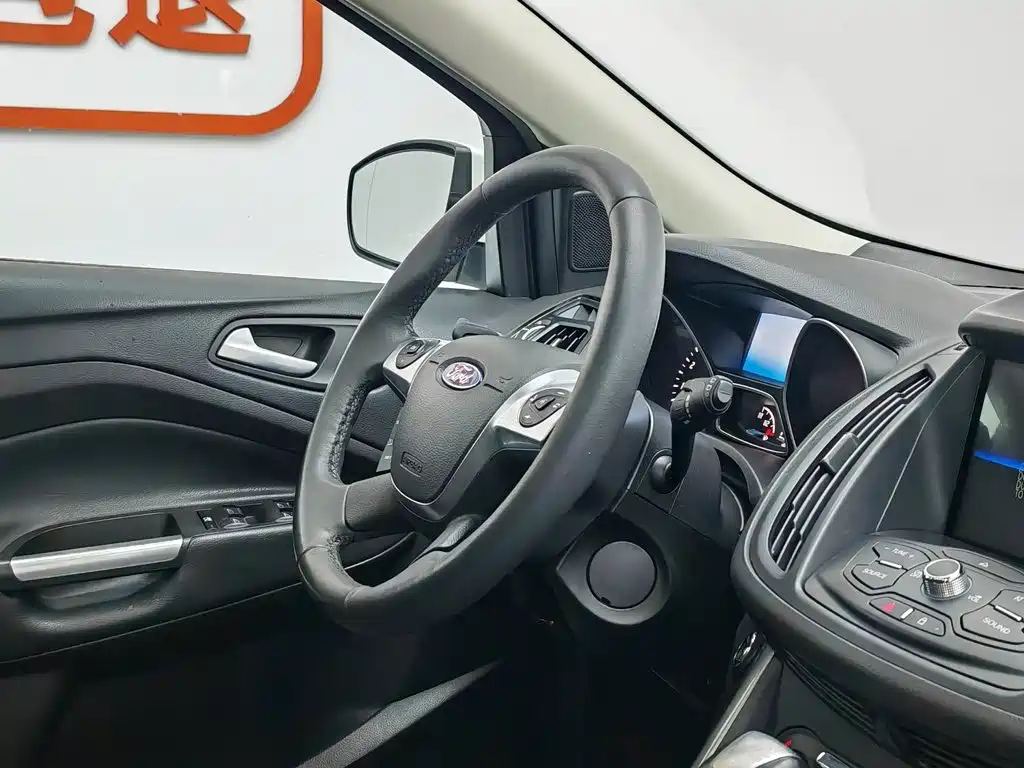 Ford Kuga 2015 — фото 22