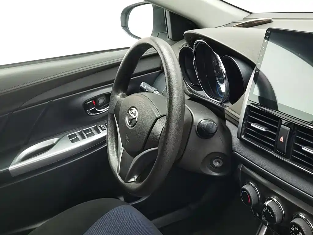 Toyota Yaris L 2016 — фото 22