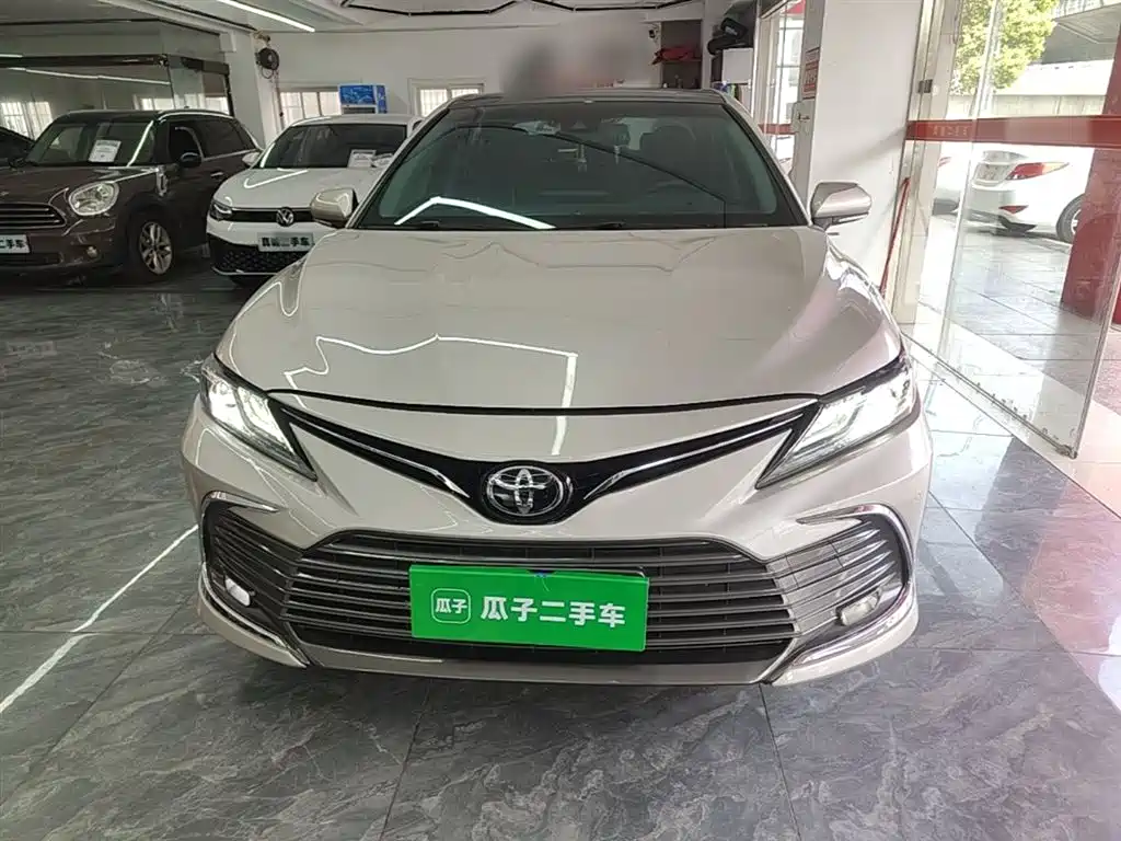 Toyota Camry 2023 — фото 3