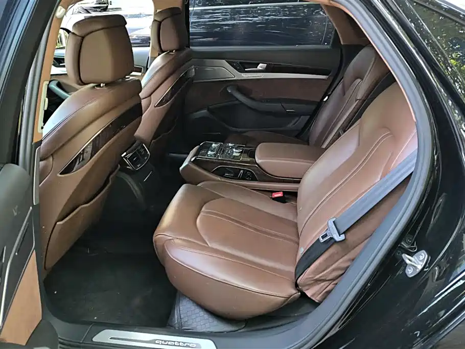 Audi A8 2017 — фото 11