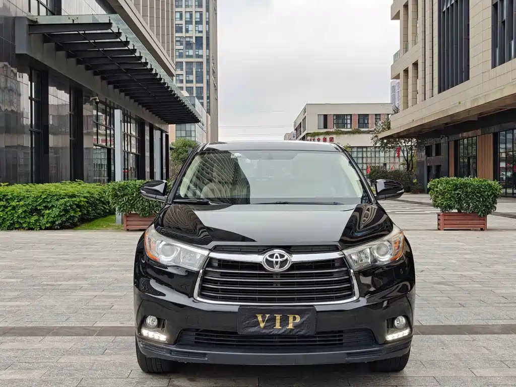 Toyota Highlander 2017 — фото 1