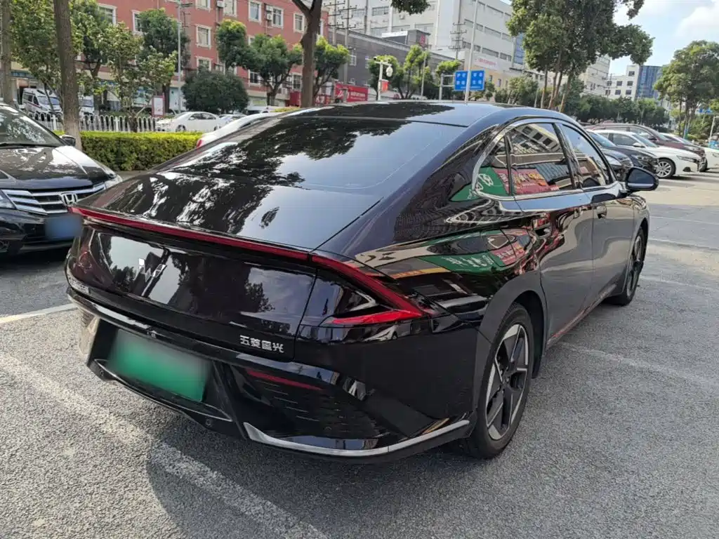 Wuling Starlight 2024