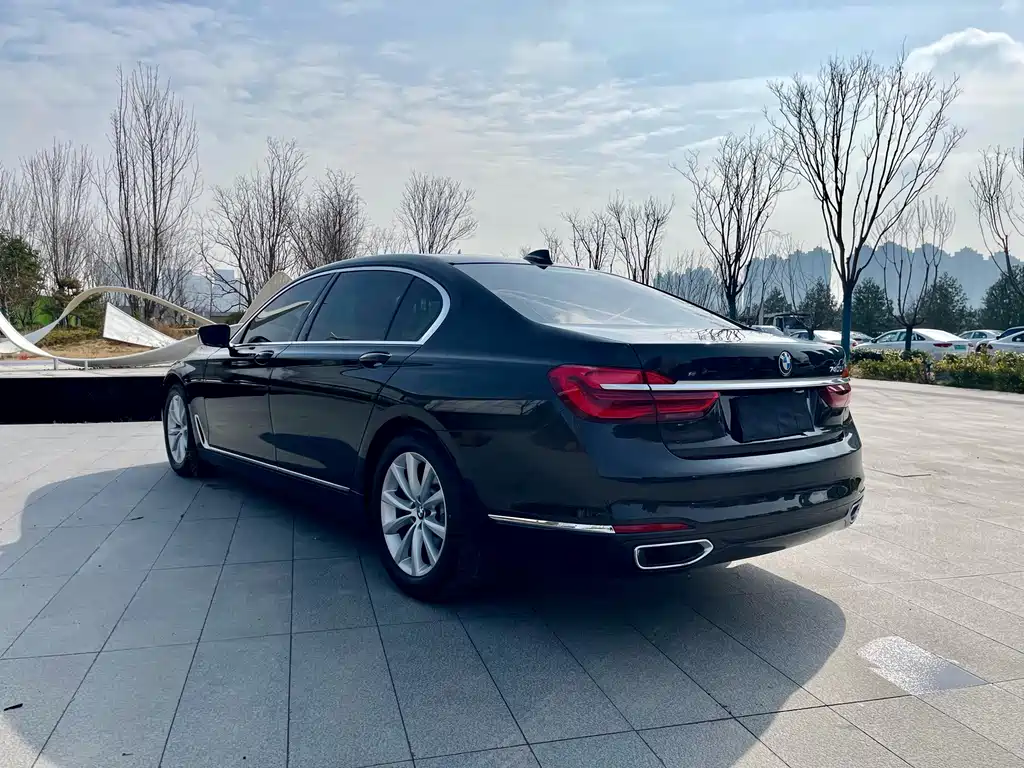 BMW 7 Series 2017 — фото 17