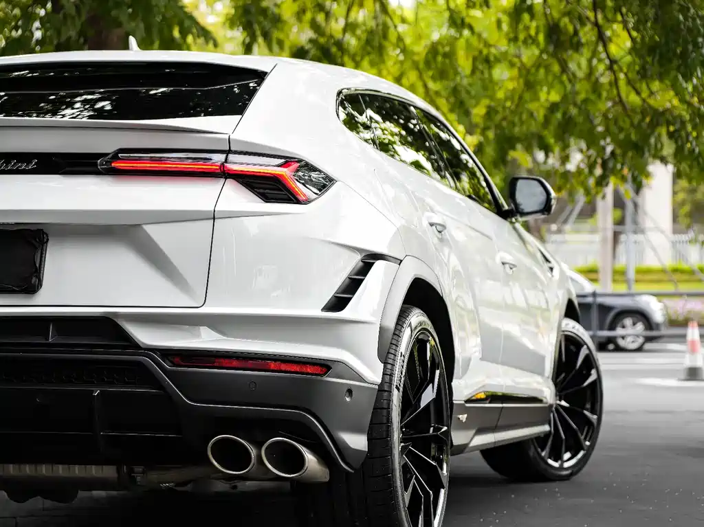 Lamborghini Urus 2024 — фото 11