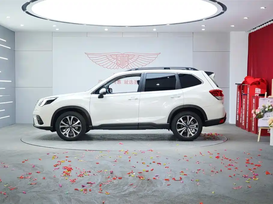 Subaru Forester 2024 — фото 4