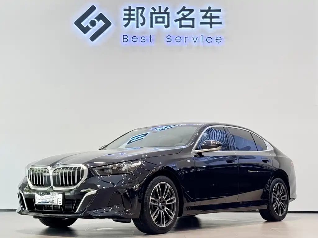 BMW 5 Series 2025 — фото 1