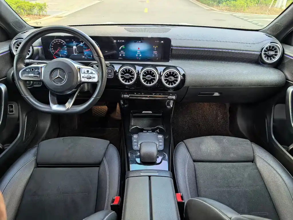 Mercedes-Benz A-Class 2022 — фото 4