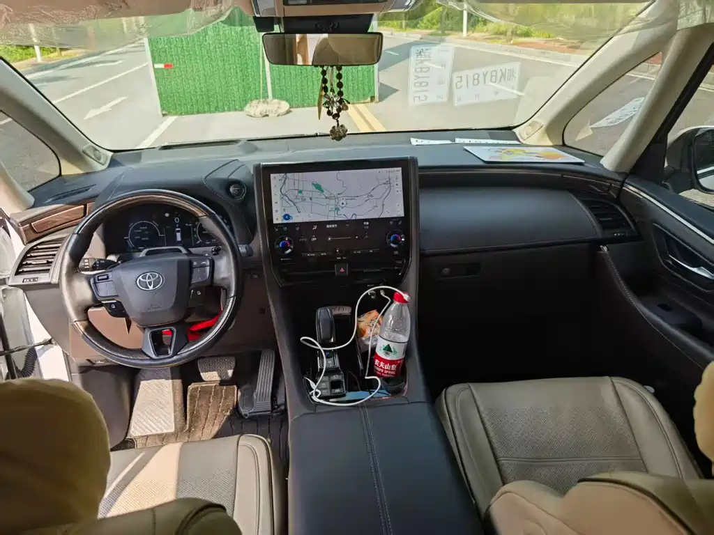 Toyota Alphard 2024 — фото 4