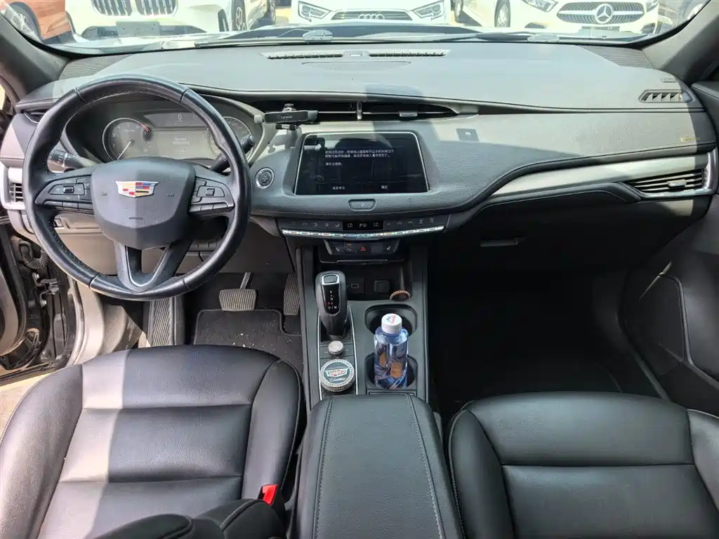 Cadillac XT4 2019 — фото 11