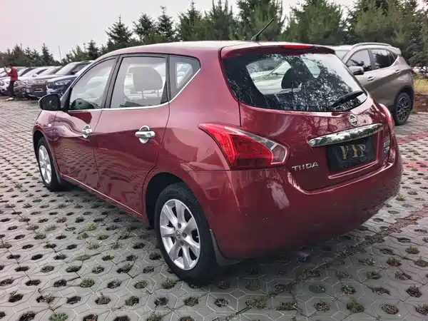 Nissan Tiida 2015