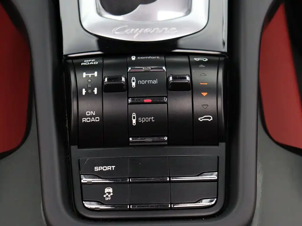Porsche Cayenne 2016 — фото 22