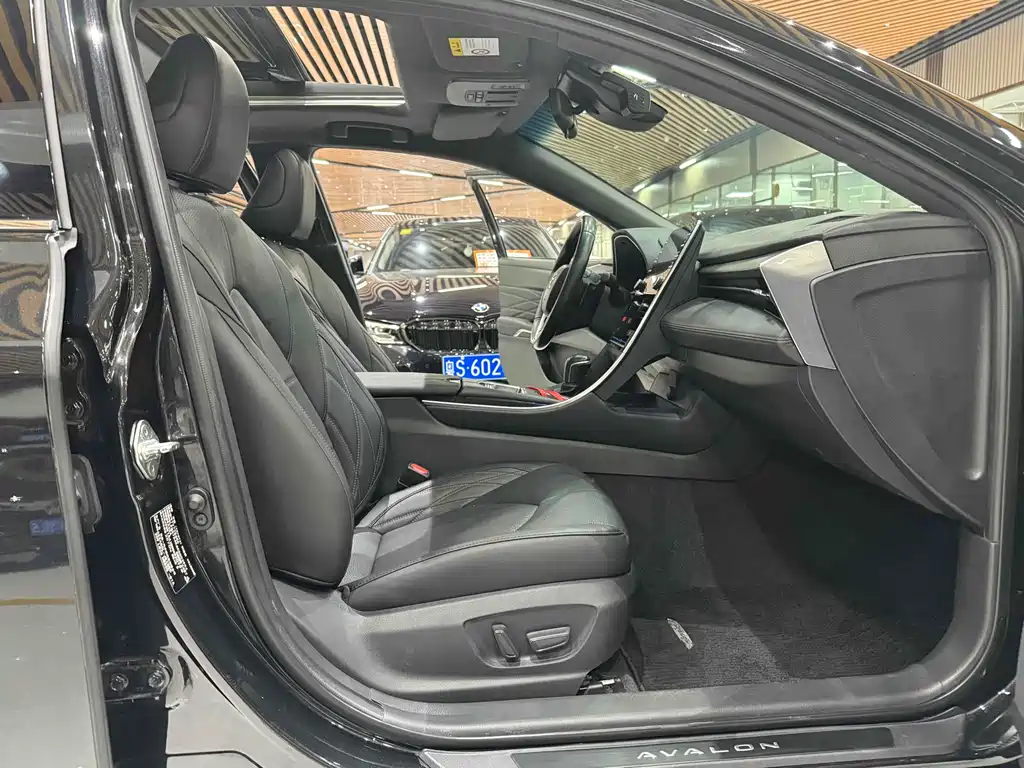 Toyota Avalon 2019 — фото 10
